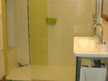 Chambre chez l'habitant à louer à Bruz - photo 3 : salle de bain-3