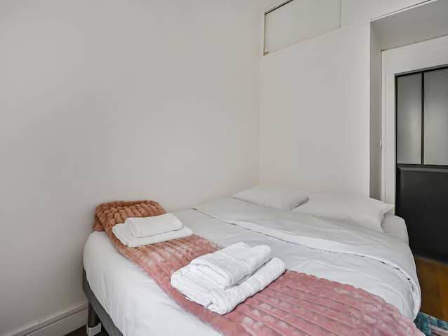 Entire Home Paris 620939-3