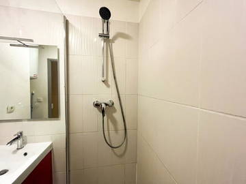 Gesamte Unterkunft zur Miete in Villeurbanne - Foto 14 : Badezimmer-14