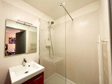 Gesamte Unterkunft zur Miete in Villeurbanne - Foto 18 : Badezimmer-18