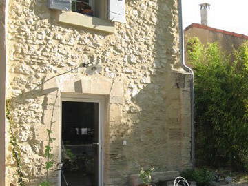 Entire Home Le Thor 58885-1