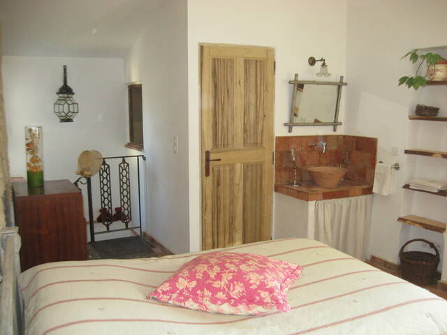 Entire Home Le Thor 58885-3