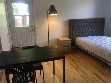 Roomlala | Charmant Loft Meublé En Face De L’université De Montréal