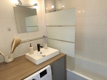 Logement entier à louer à Puteaux - photo 17 : salle de bain-17