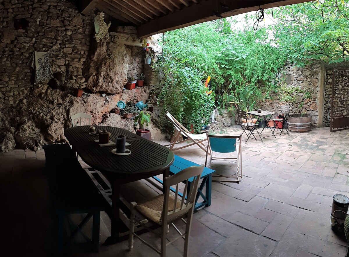 Logement Entier Arboras 672785