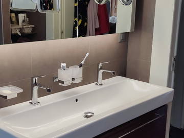 Unterkunft beim Gastgeber zur Miete in Neuchâtel - Foto 3 : Badezimmer-3