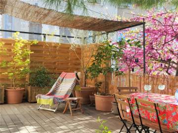 Charmante Petite Maison Avec Une Grande Terrasse Sur Le Toit