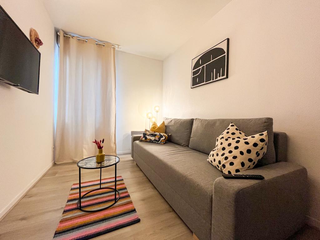 Entire Home Villeurbanne 671079