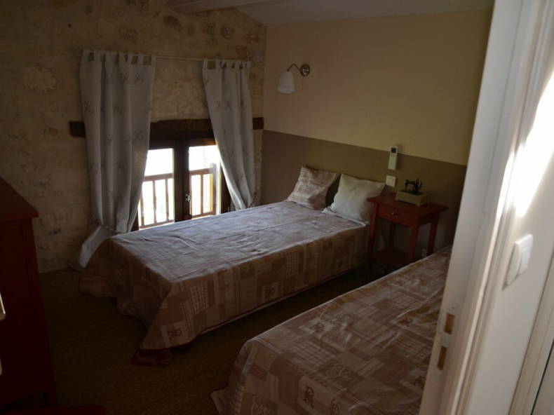 Logement Entier Ozillac 68887-4