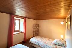 Entire Home Chaneins 251883