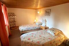 Entire Home Chaneins 251883