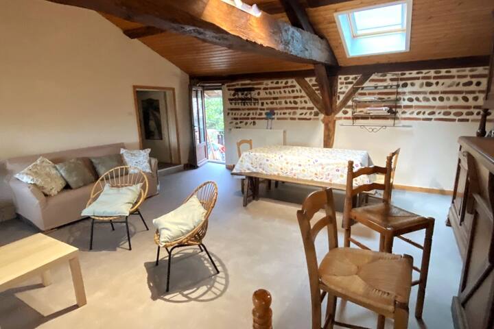 Entire Home Chaneins 251883