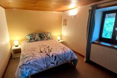 Entire Home Chaneins 251883