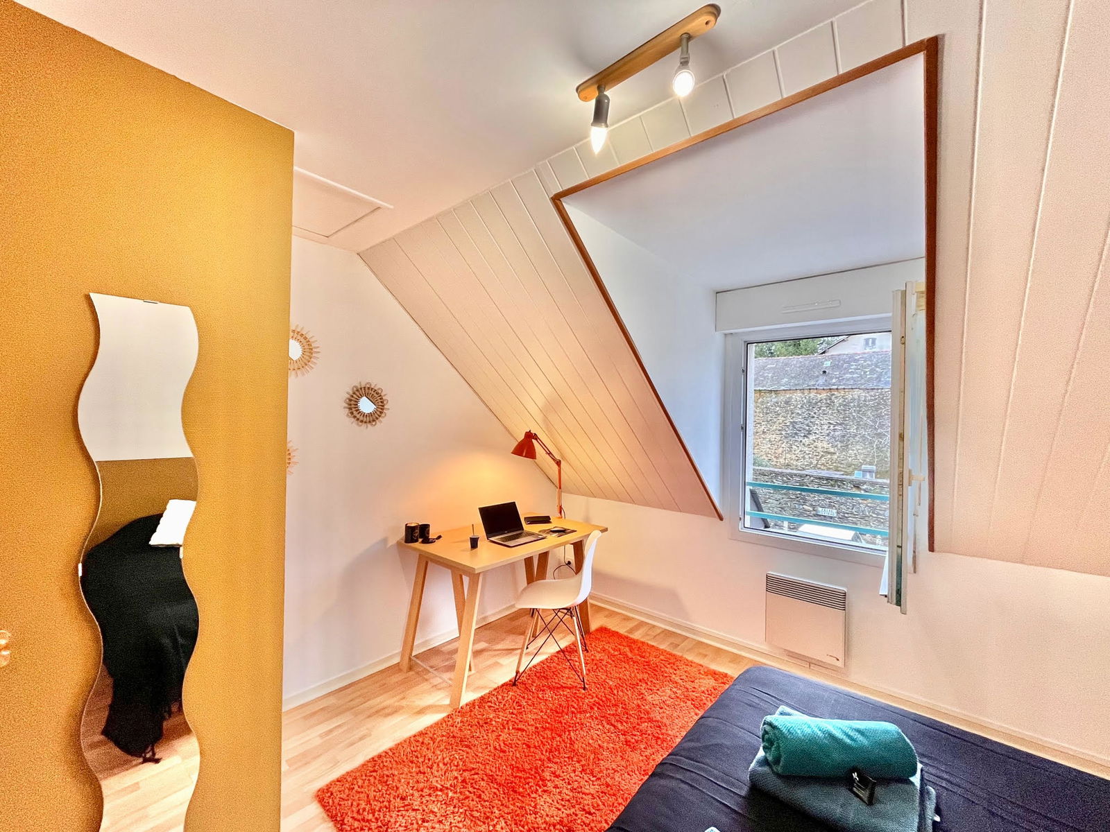 Independent Studio Laval 262563