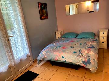 Roomlala | Charming Equipped Studio For Rent Chaville
