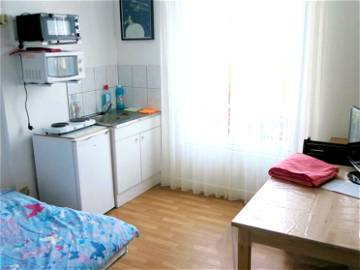 Roomlala | Charming Fully Equipped Room