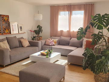 Roomlala | Charming furnished room 2 15 min from Fribourg