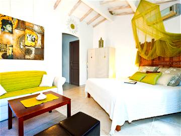 Roomlala | Charming Guest Room For Rent - La Pergola