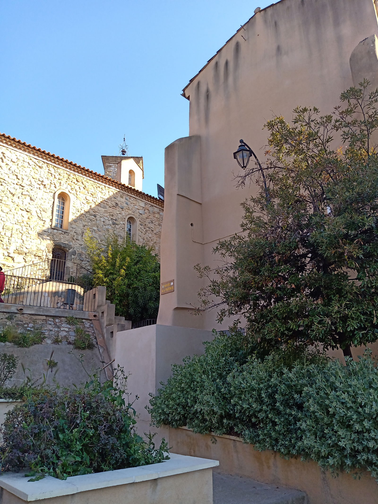 Homestay Gardanne 250224