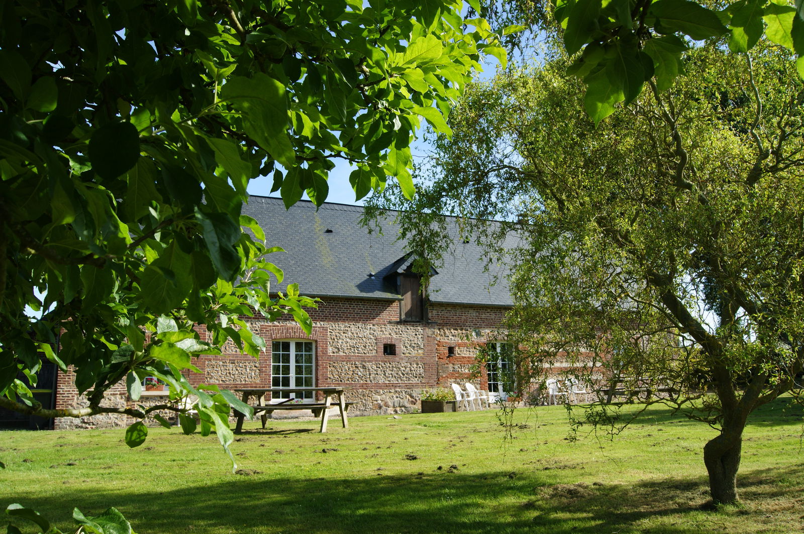 Independent Studio Bretteville du Grand Caux 66095