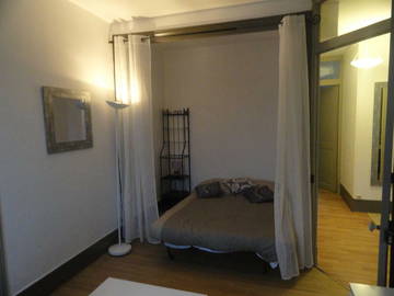 Roomlala | Charming one-bedroom apartment equipped for 4 people