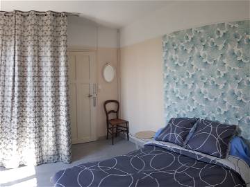 Roomlala | Chateauneuf-sur-Loire, F2 With Small Garden