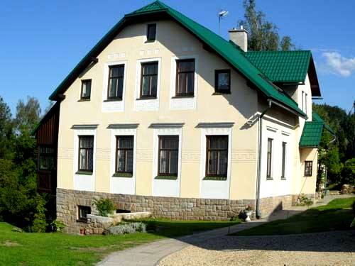 Casa De Familia Držkov 126789-1