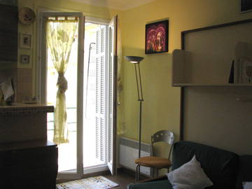 Roomlala | Chez Marina: Estúdio com Varanda para Alugar