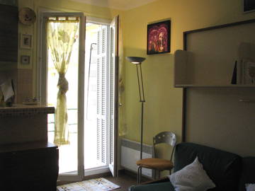 Roomlala | Chez Marina: Studio with Balcony for Rent