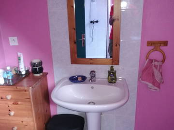 Unterkunft beim Gastgeber zur Miete in Veigné - Foto 3 : Badezimmer-3