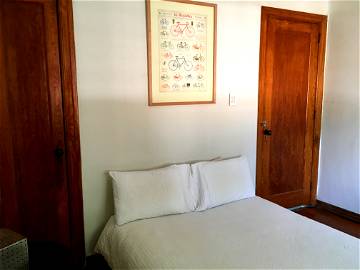 Roomlala | Clean, Bright Room In A Beautiful House In The Heart Of Cond