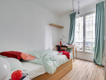 Roomlala | Coliving Au Coeur De Paris - Location à La Chambre