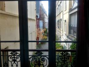 14 M2 shared accommodation in the heart of Paris - view of tree-lined passage