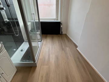 Colocation à louer à Charleroi - salle de bain-1