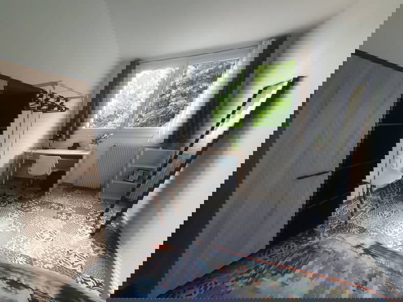 Colocation Tours 531889-3