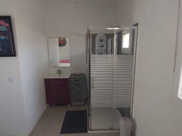 Chambre chez l'habitant à louer à Triquivijate - photo 2 : salle de bain-2