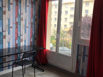 Colocation, belle chambre avec balcon à proximité du tram Copernic