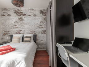 Comfortable shared accommodation (independent bathroom) for young professionals