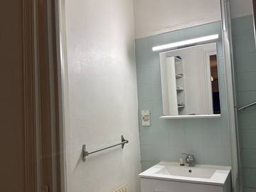Chambre chez l'habitant à louer à Annecy - photo 4 : salle de bain-4