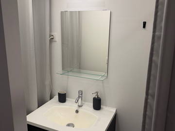 Chambre chez l'habitant à louer à Pélissanne - photo 7 : salle de bain-7
