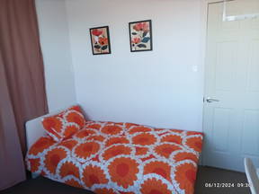 Student shared accommodation single room Available