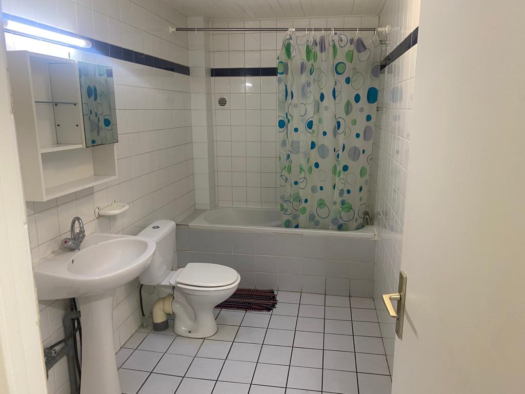 Colocation Stains 263636