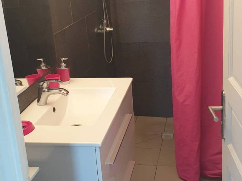 Kolokation Pointe-à-Pitre 253463-4