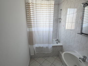 Chambre chez l'habitant à louer à Saint-Priest - photo 7 : salle de bain-7