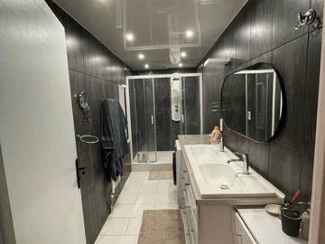 Colocation à louer à Bobigny - photo 7 : salle de bain-7