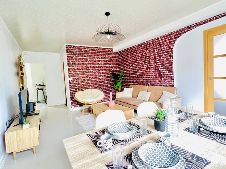 Colocation Tours 587917-2