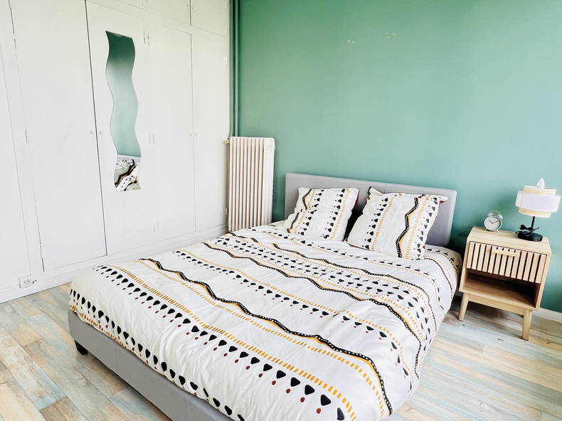 Colocation Tours 587917-4