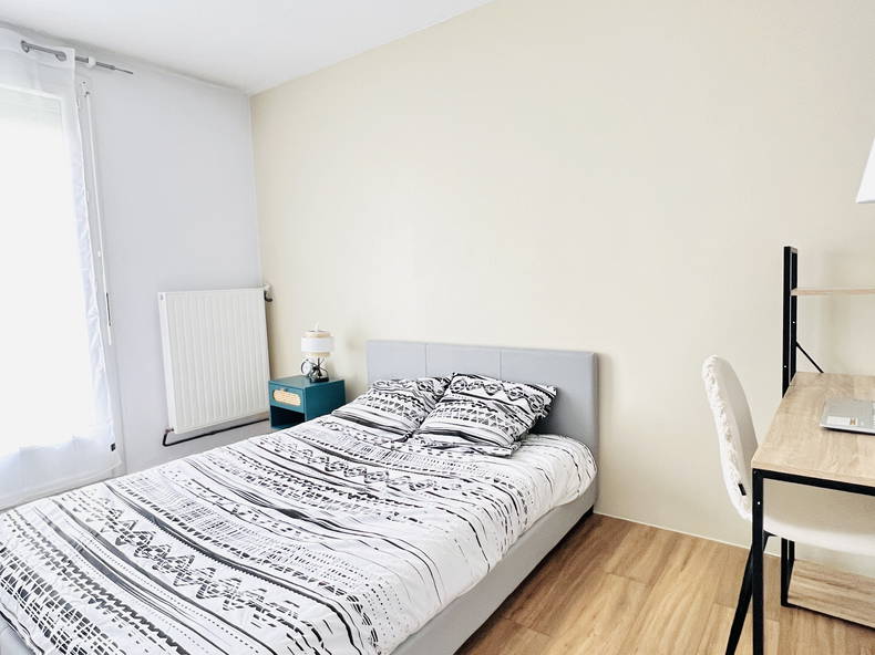 Colocation Tours 587917-5