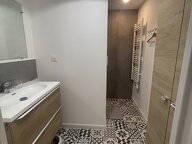 Habitación en casa del anfitrión en alquiler en Marseille - foto 12: Cuarto de baño-12