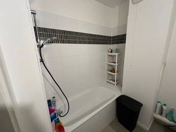 Shared housing for rent in Stains - photo 2 : Bathroom-2